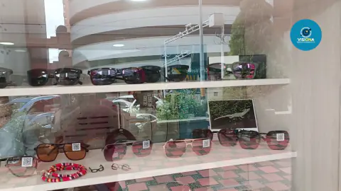 Gafas de sol en vitrina
